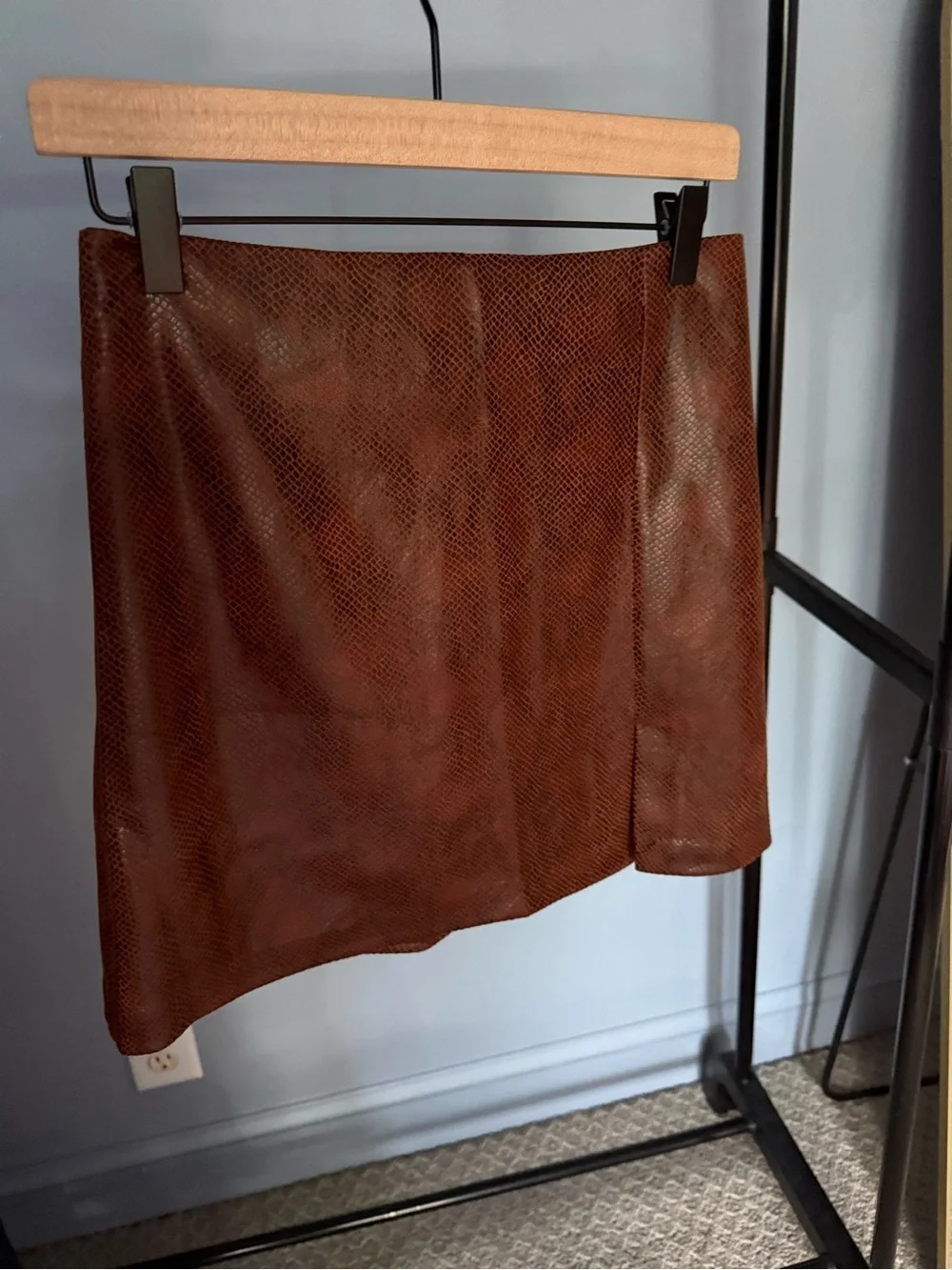 House of Harlow 1960 sleek leather